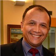 Professor de comunicação. Oratória, locução e dicção