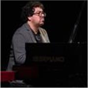 Pianista y Musicólogo ofrece clases de piano clásico, jazz y otros estilos populares (blues, Bossa... ). Improvisación, armonía y lenguaje musical