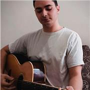 Aulas de violão e guitarra para iniciantes com foco em prática, diversão e evolução constante