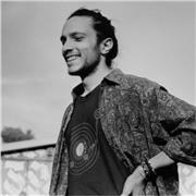 Laureato magistrale in Fisica Teoria all'Università di Pisa, offro lezioni di Matematica per scuola media e superiore