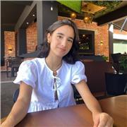 Estudiante de psicología, lista para ayudar a los niños con su ingles