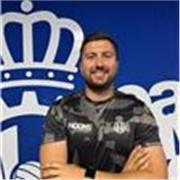 Soy enfermero y entrenador de fútbol titulado, con más de 10 años de experiencia formando y acompañando a jóvenes de entre 12 y 18