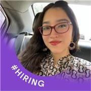 Profesor de ingles reparte clases a niños y adultos de todas las edades