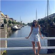 Docente laureata in lettere (diploma scientifico) offre aiuto compiti e ripetizioni per studenti di tutti gli ordini di scuola