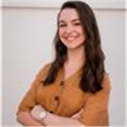 Profesora titulada en inglés con 10 años de experiencia abarcando edades desde infantil hasta adultos.