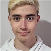 Estudiante de informática apto para todas las edades y niveles