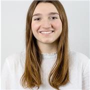 Jeune diplômée propose des cours particuliers pendant son temps libre