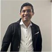 Profesor de apoyo escolar especializado en clase para niños de forma online