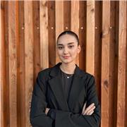 Englischlehrerin mit Erfahrung im Unterricht für Kinder, Jugendliche und Erwachsene auf Russisch.