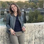 Offro supporto allo studio della lingua inglese, grazie alla mia conoscenza bilingue. Ho una laurea triennale in scienze politiche e un master in salute pubblica entrambi completati in lingua inglese, per un supporto più approfondito e tecnico della lingu