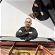 Profesor de piano y música a nivel elemental y profesional
