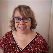 Profesora de frances imparte clases a niños y adultos