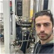 Laureato in chimica di 35 anni impartisce lezioni di matematica, fisica e chimica per studenti di liceo e istituti tecnici