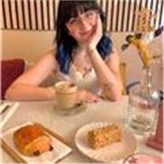 Laureata in DAMS (Discipline delle Arti, Musica e Spettacolo) propone lezioni in ambito umanistico per medie, superiori e univer.