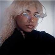 Artista plástica con más de dos años de experiencia en el campo artístico, ofrece clases particulares con plan de estudios que incorpora los conocimientos formales con el desarrollo integral, manejo de emociones y desarrollo de habilidades y aptitudes par