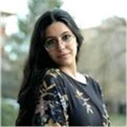 Studentessa della Magistrale in Bioingegneria impartisce lezioni a studenti delle medie e delle superiori