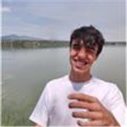 Me he graduado en el bachillerato científico- sanitario y en el bachillerato americano. Considero que estoy capacitado para dar clases en una amplia variedad de materias, adaptándome a las necesidades del alumno