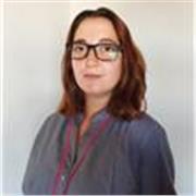 Soy profesora de ingles. He estado enseñando desde hace años de manera presencial y virtual
