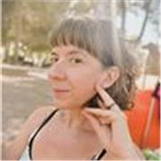 Profesora de español, cuento con una sólida trayectoria en la enseñanza de la lengua y la pedagogía activa.