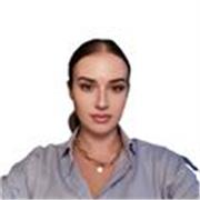 Madrelingua italiana impartisce lezioni di lingua italiana a stranieri