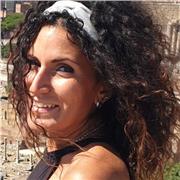 Filologa moderna offre lezioni di letteratura italiana