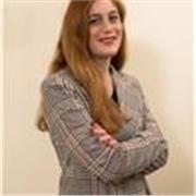 Laureata in economia, con esperienza come commessa e baby sitter