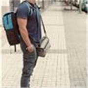 Master en desarrollo regional, banquero, graduado en economía y bilingüe nivel nativo. cursando estudios de máster en profesorado.