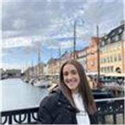 Soy bioquímica especializada en Gestión de la Ciencia y la Salud, 3 años de experiencia. Imparto clases de biología y química.