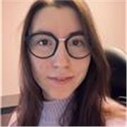 Fotoritoccatrice professionista impartisce lezioni di Photoshop e fotoritocco
