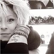 Nata e cresciuta in Svizzera, ho frequentato le scuole dell'obbligo in lingua tedesca