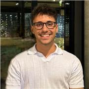 Studente universitario preparato su lingue straniere (inglese, francese, tedesco) e aiuto compiti in generale.