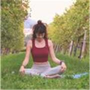 Insegnante di yoga certificara propone lezioni private di yoga