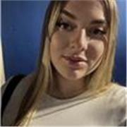 Estudiante imparte clases de francés a niños de todas las edades