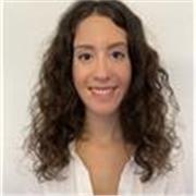 Profesora de Biología imparte clases a niños de primaria (online)