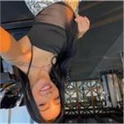 Actualmente trabajo en un centro deportivo municipal de atención al público y  a la vez lo compagino siendo monitora de natación.