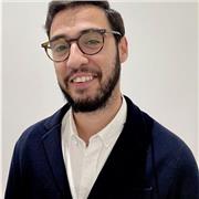 Graduado de Derecho y CCPP, especialización en Administración pública