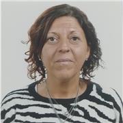 Maestra de primaria.  A niños entre 6 y 12 años. Adultos que quieran aprender el idioma