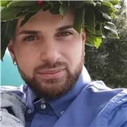 Laureato in Lettere, giornalista e futuro professore