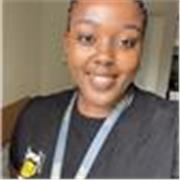 Eine Englischlehrerin, die Englischunterricht für alle Altersgruppen anbietet