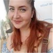 Studentessa del conservatorio Cherubini, corso di canto lirico. Insegno anche canto leggero