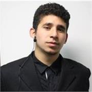 Músico que enseña teoría musical básica, gramática y lectura de partituras y piano