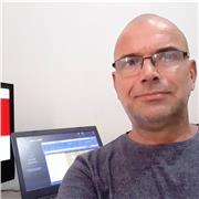 Aulas de Office, Sistema Operacional, Hardware e Redes. Iniciantes e intermediários. Experiência com adultos e crianças