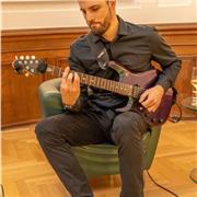 Learn Guitar. Understand Music. Have Fun.
Guitar and music theory lessons for all ages.
From first chords to real musica