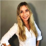 Experienced Teacher and Educator Helping Students Learn with Confidence