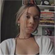 Sou professora apaixonada por ensinar e ajudo meus alunos a aprender de forma leve, prática e eficiente