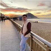 He estudiado una carrera de Administración y direccion de empresas. No obstante he sido profesor de 3 jovenes de la ESO