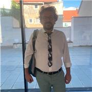Docente universitario di filosofia, offre lezioni private di filosofia per studenti liceali e universitari, storia, latino biennio