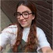 Profesora de Filosofía principalmente, pero capacitada para dar otras materias de humanidades. Con experiencia en todos los nivele