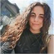 Estudiante de enfermería con capacidad de ayudar a menores con los deberes del colegio.