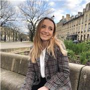 Animée par une grande curiosité, et appréciant la transmettre, j'allierai travail et plaisir en contribuant à la réussite de mes élèves